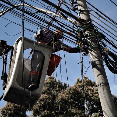 Prefeitura de VR retoma reorganização de cabos de telefonia e internet no bairro Aterrado